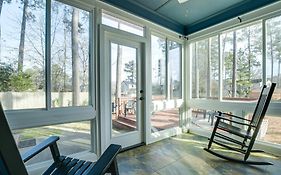 Lovely Fayetteville Home Deck And Fireplace!